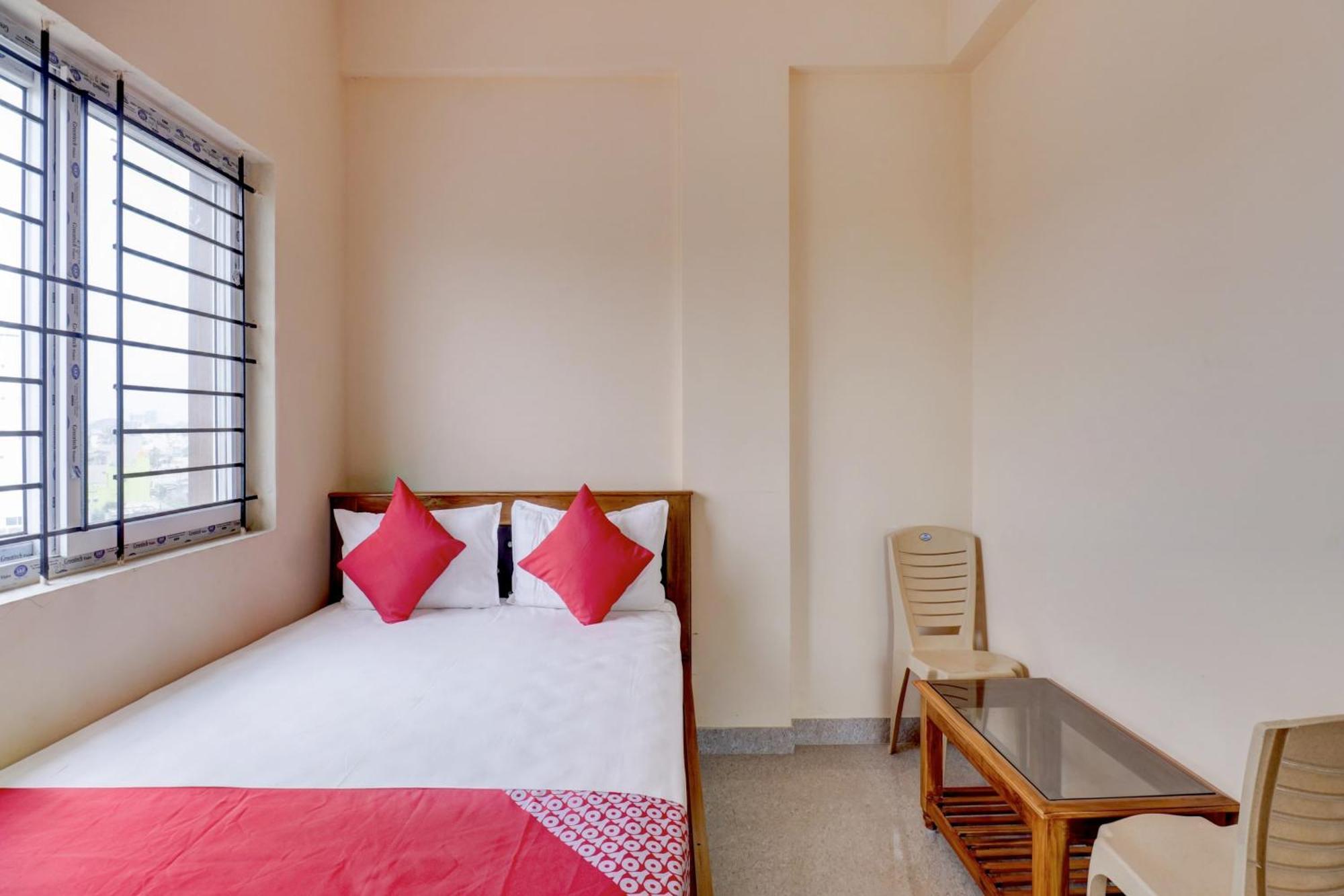 Oyo Flagship Golden Treasury Hotel Bangalore Luaran gambar