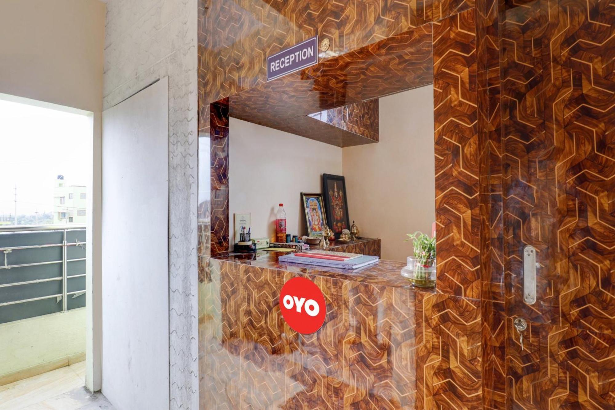 Oyo Flagship Golden Treasury Hotel Bangalore Luaran gambar